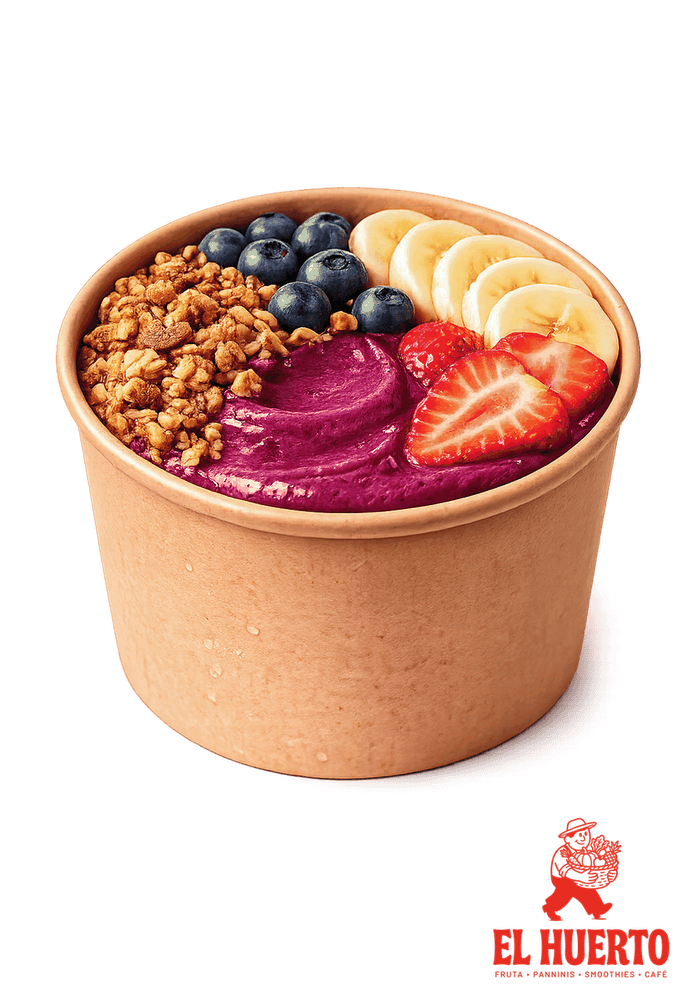 Açaí bowl de El Huerto con granola, fresa, blueberry y plátano